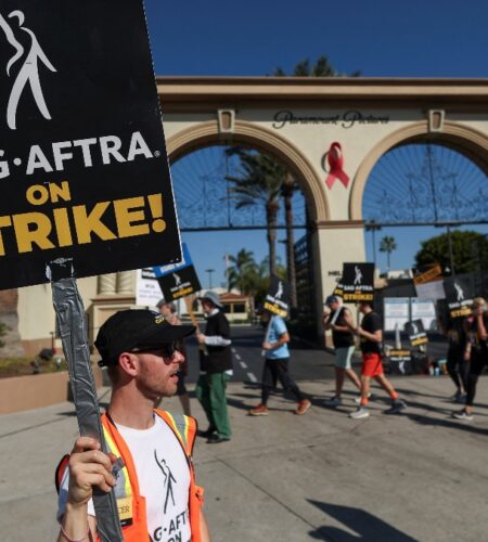 Hollywood Actors Reach Tentative Agreement With Movie Studios to End Strike